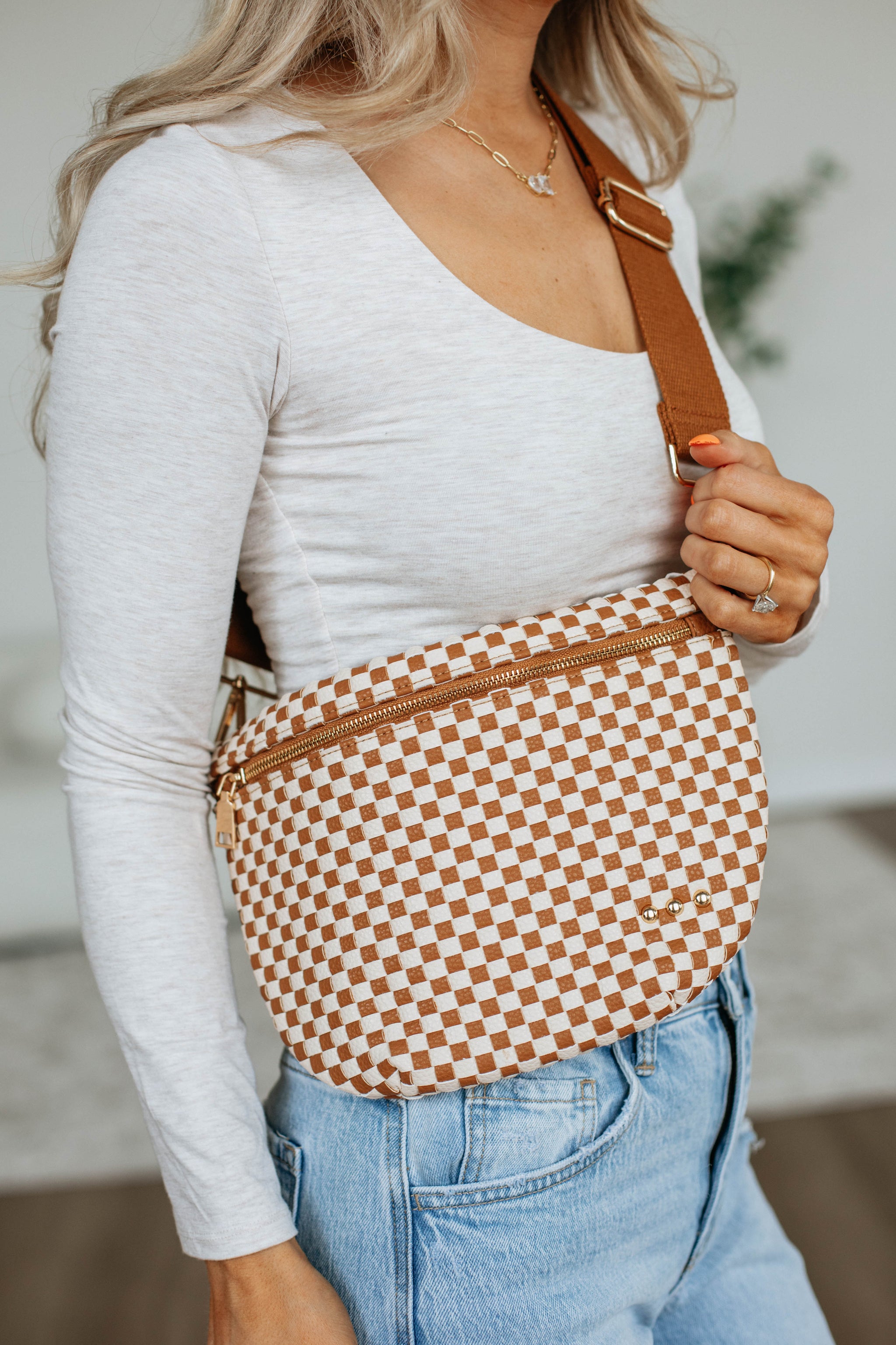 PATSY CHECKERED BUM BAG – COGNAC